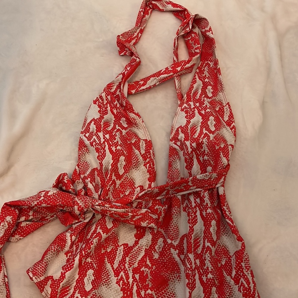 One piece - Picture 2 of 4